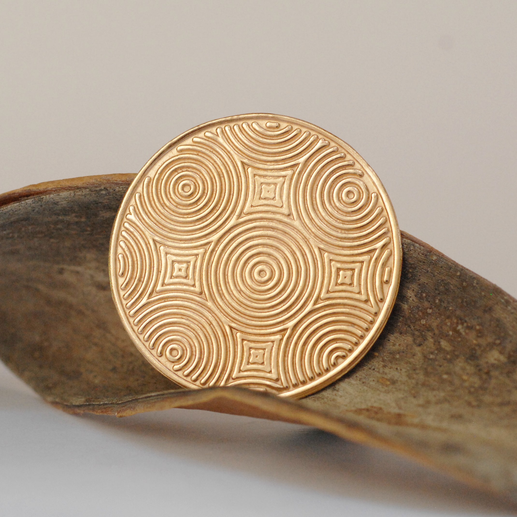 Patterned Disc Textured round disc, patterned disk 40mm concentric circle design ...