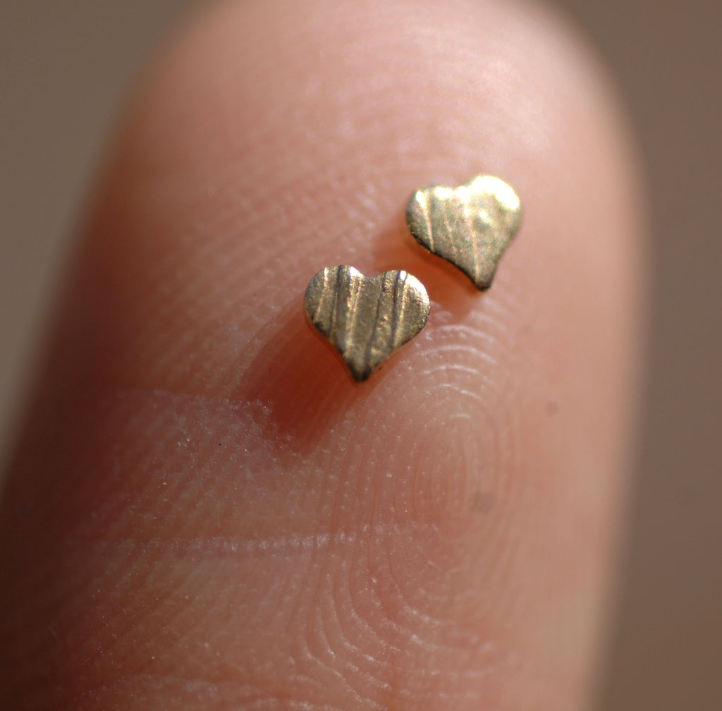 Textured Stripes - Tiny metal Heart Classic blanks 2.7mm x 3.3mm