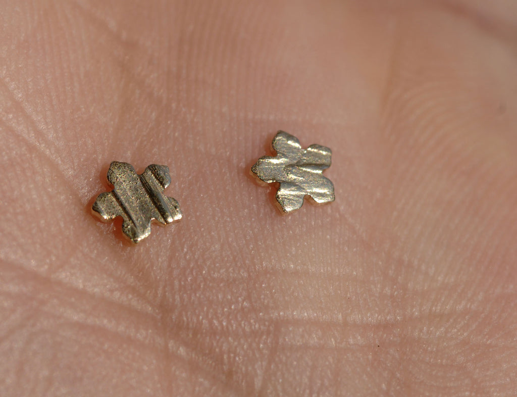 Textured Stripes - Tiny metal Flower Pointed blanks 4.2mm
