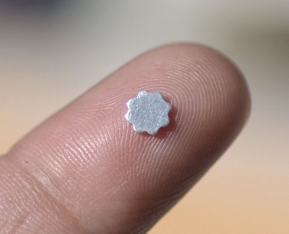 Tiny metal Flower, Eight Petal Flower Blossom blanks