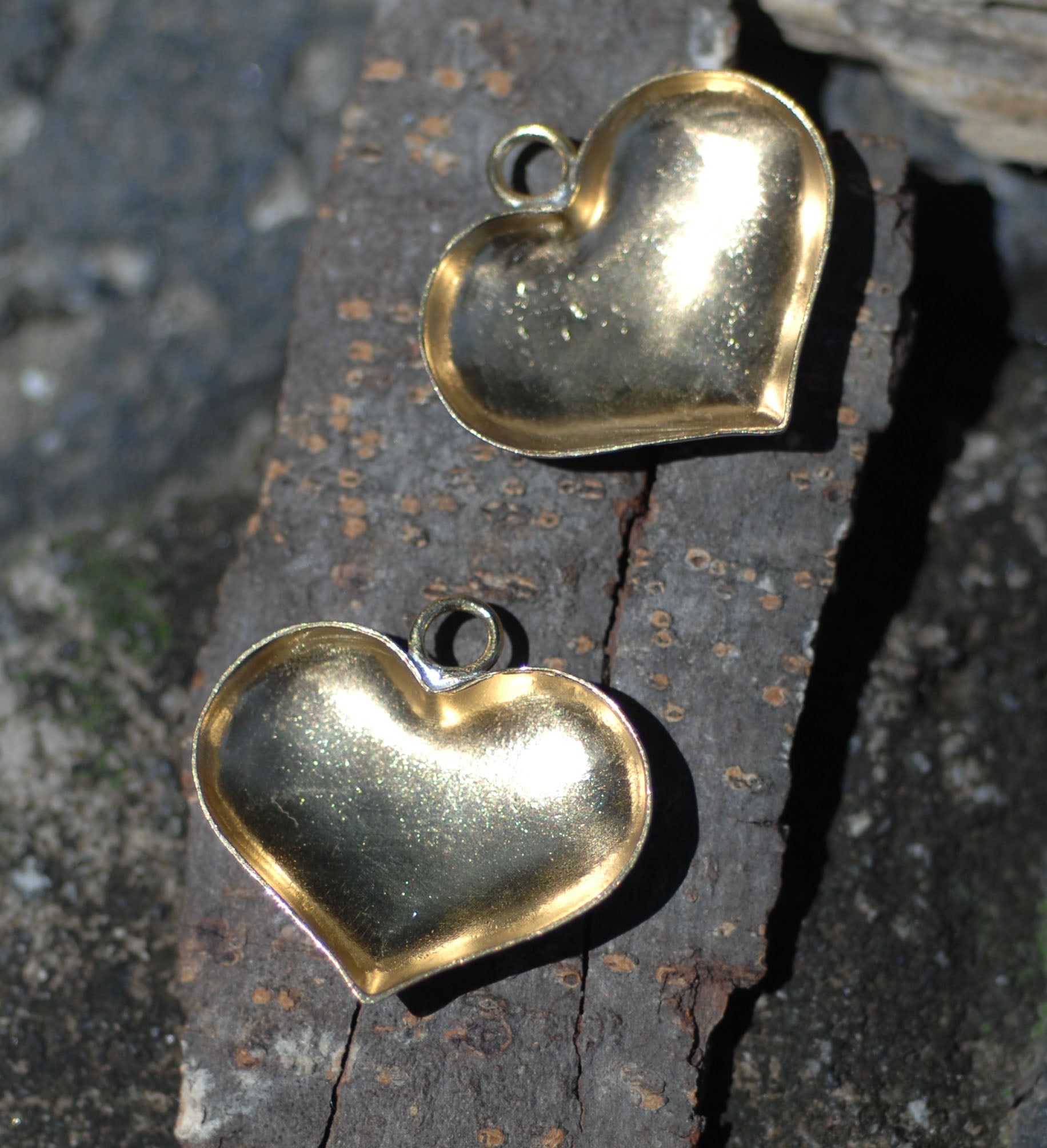 Bezel Cups for Resin Jewelry - Puffy Heart Charms