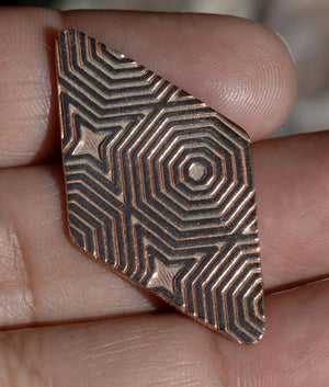Diamond in Textured Pattern Metal 36mm x 20mm