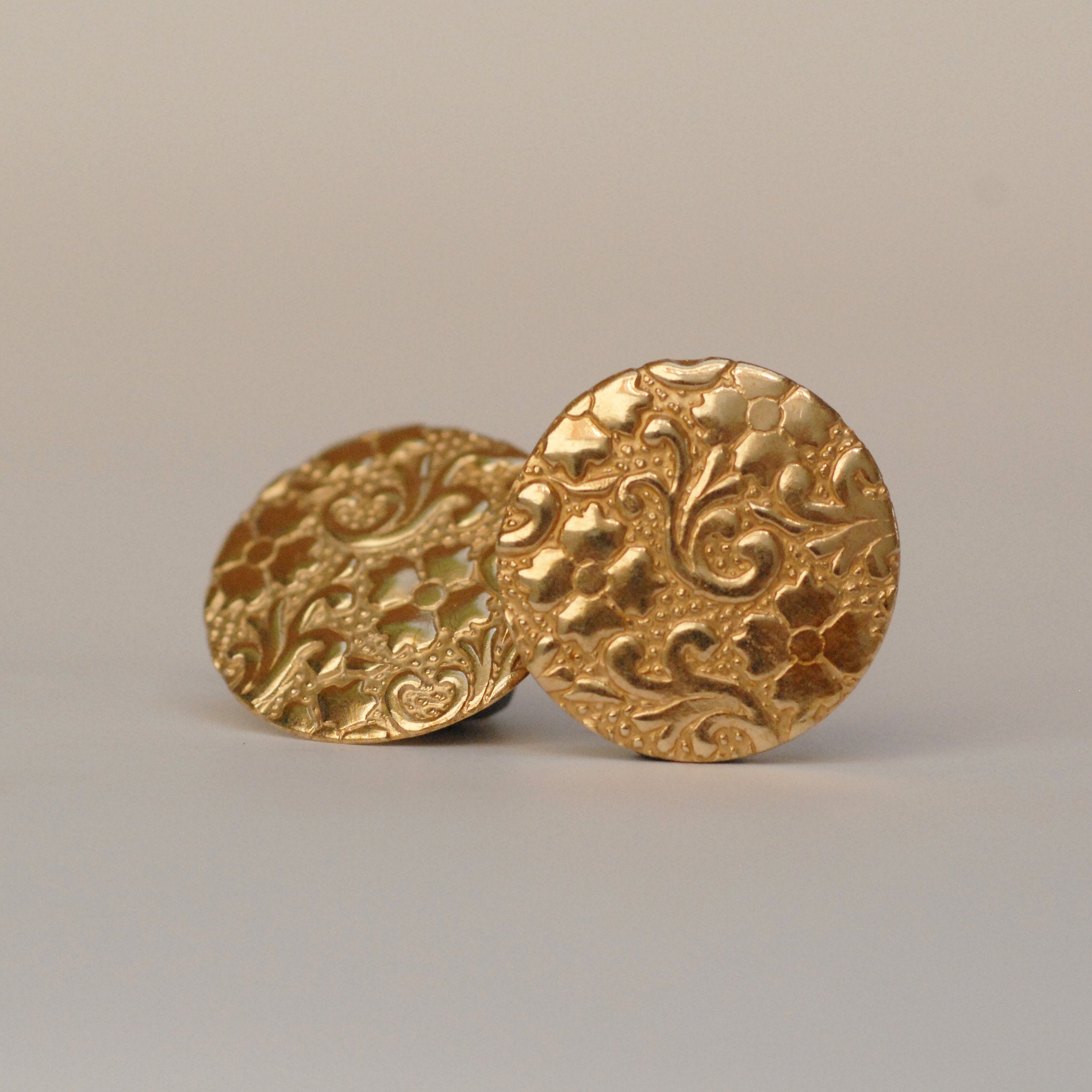 Solid bronze round disc shape w/ batik floral flower texture metal ...