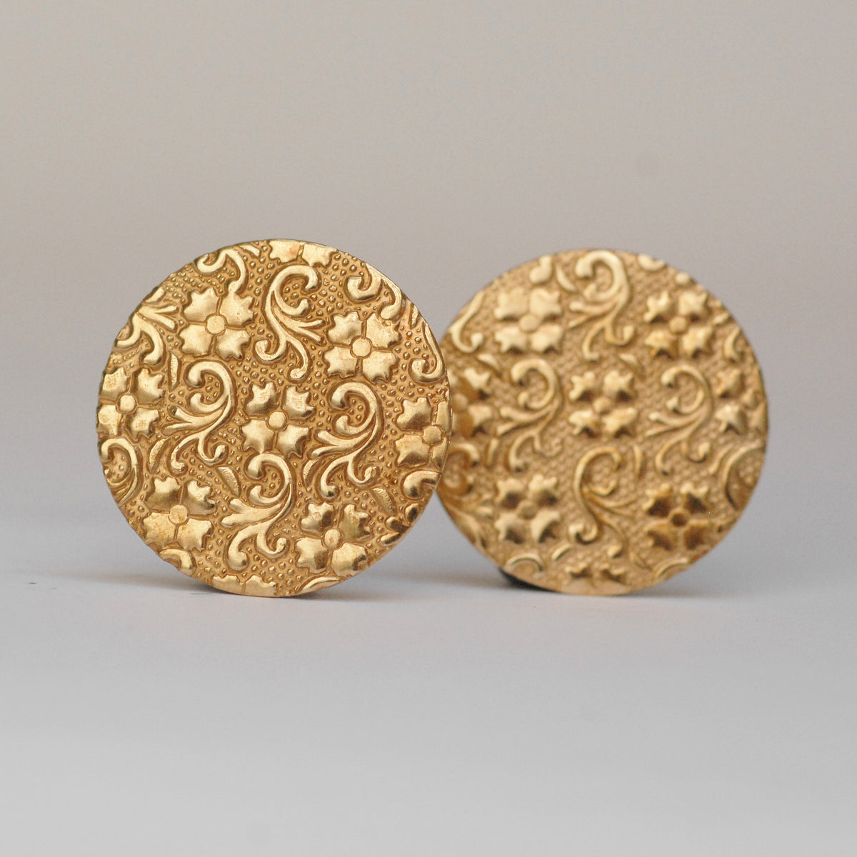 Solid bronze round disc shape w/ batik floral flower texture metal ...