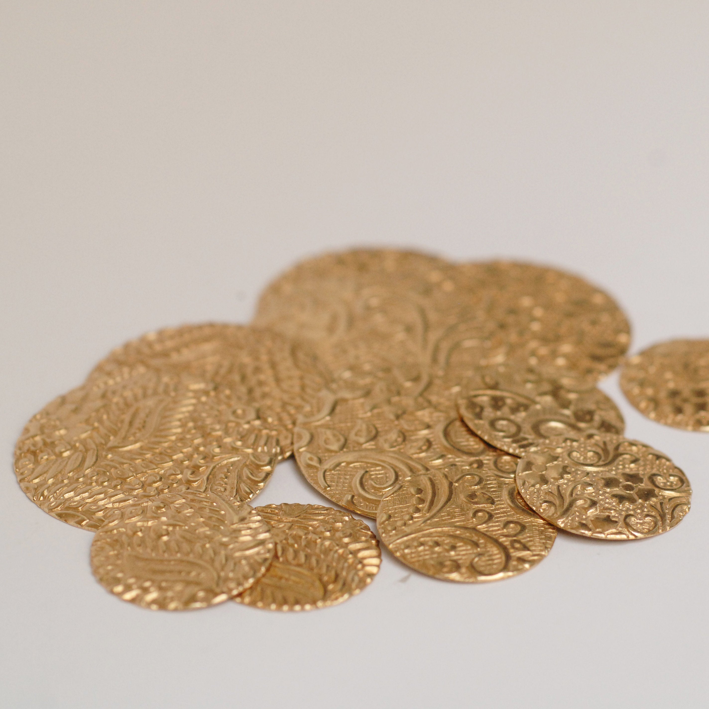 Solid bronze round disc shape w/ batik flower and leaf texture metal ...