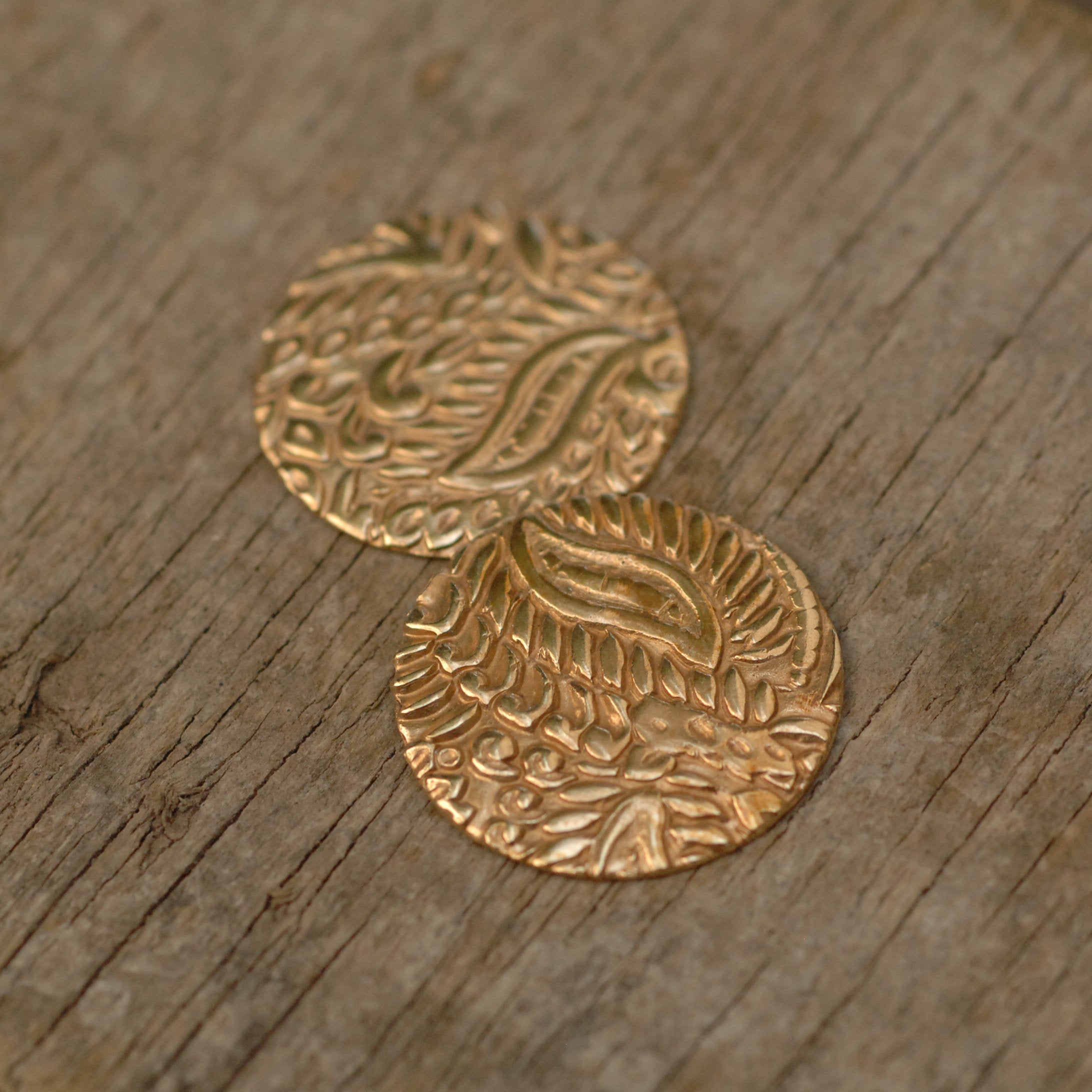 Solid bronze round disc shape w/ batik flower and leaf texture metal ...