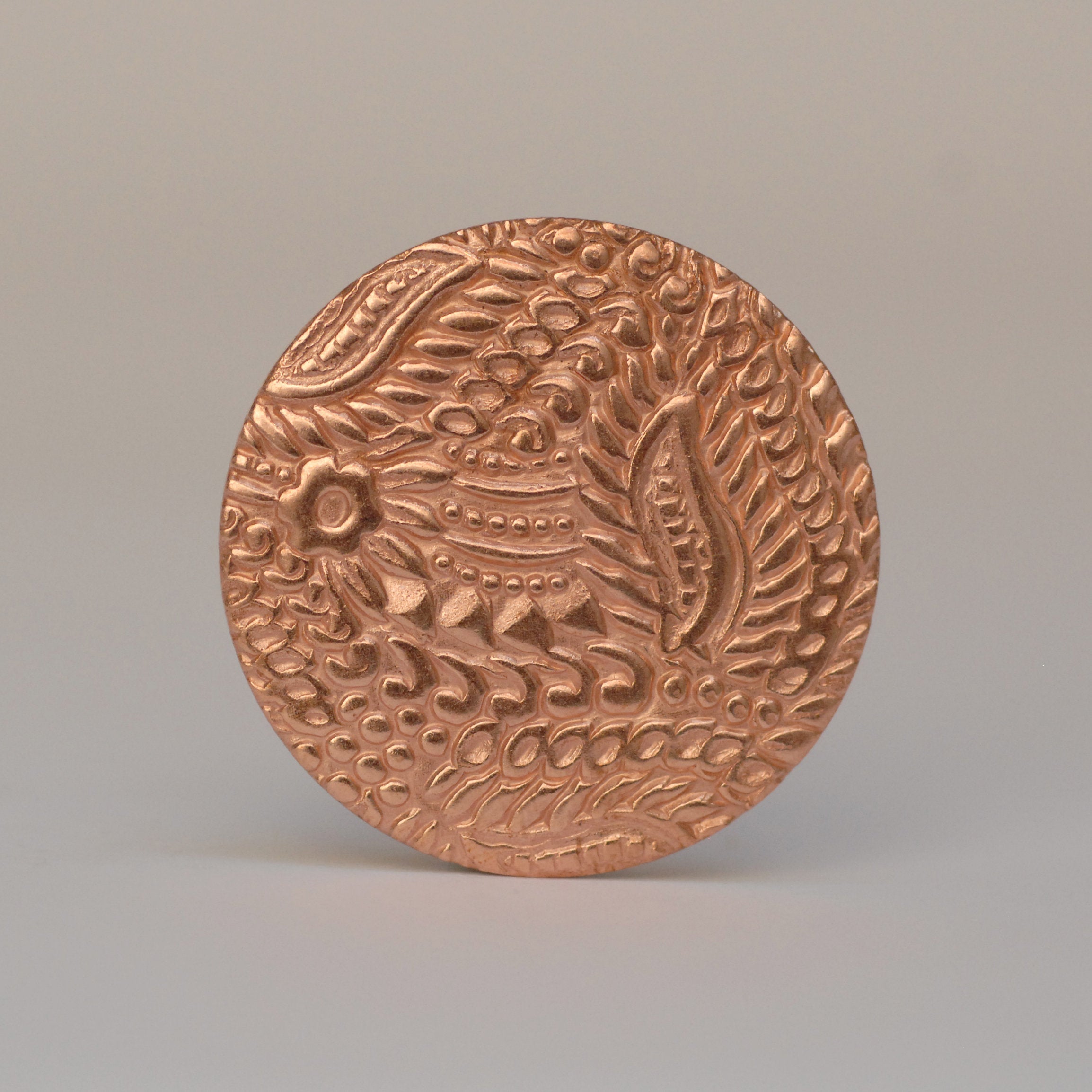 Solid copper round disc shape w/ batik flower and leaf texture metal blanks for earrings or for pendants