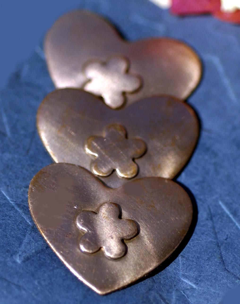 9mm Flower Embossed on Heart Blank for Enameling Stamping Texturing Metalworking Jewelry Making Blanks - 4 pieces