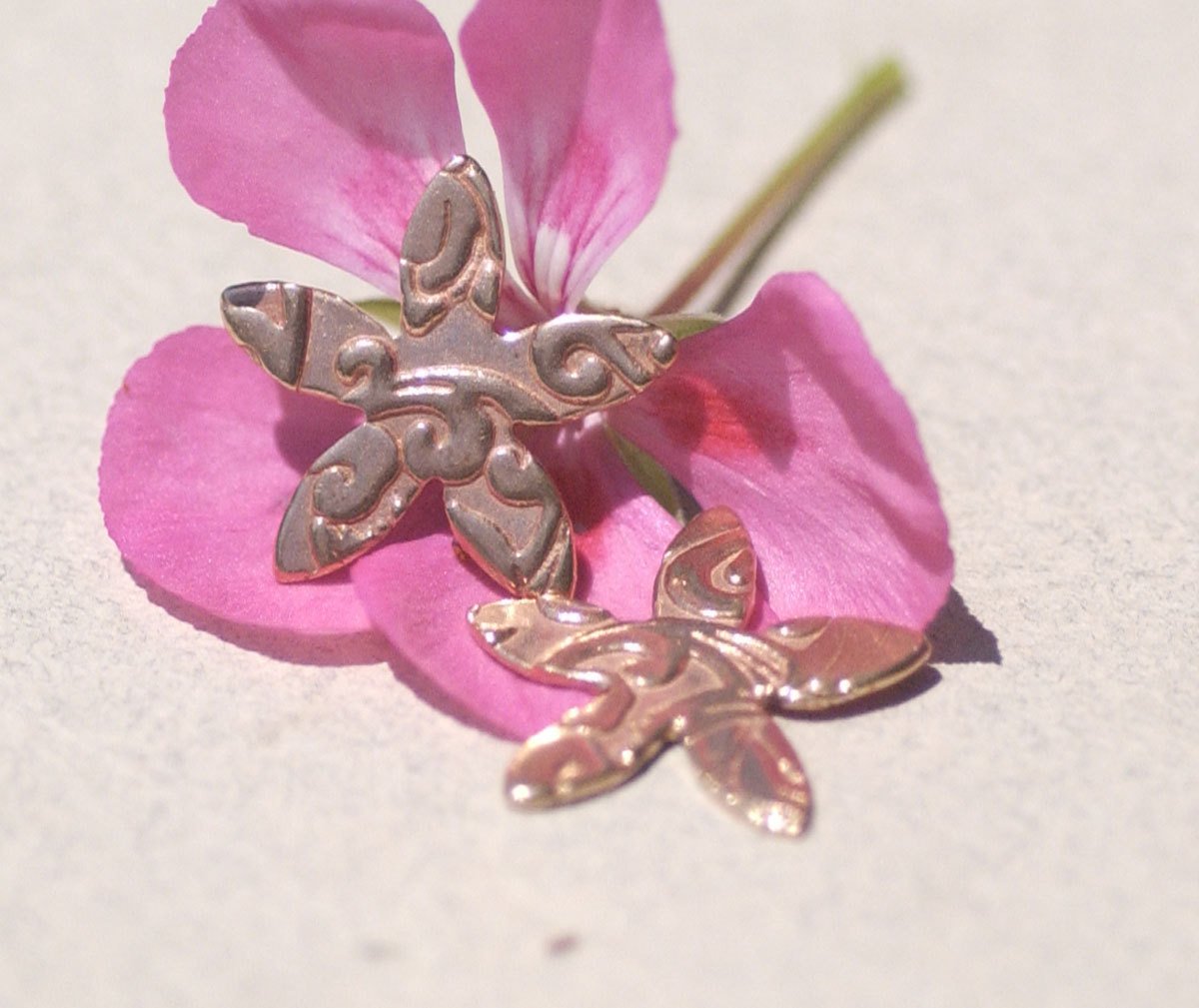 Lotus Flower Pattern Small 5 Petal Flower 20mm 20g for Blanks Enameling Stamping Texturing Variety Metals